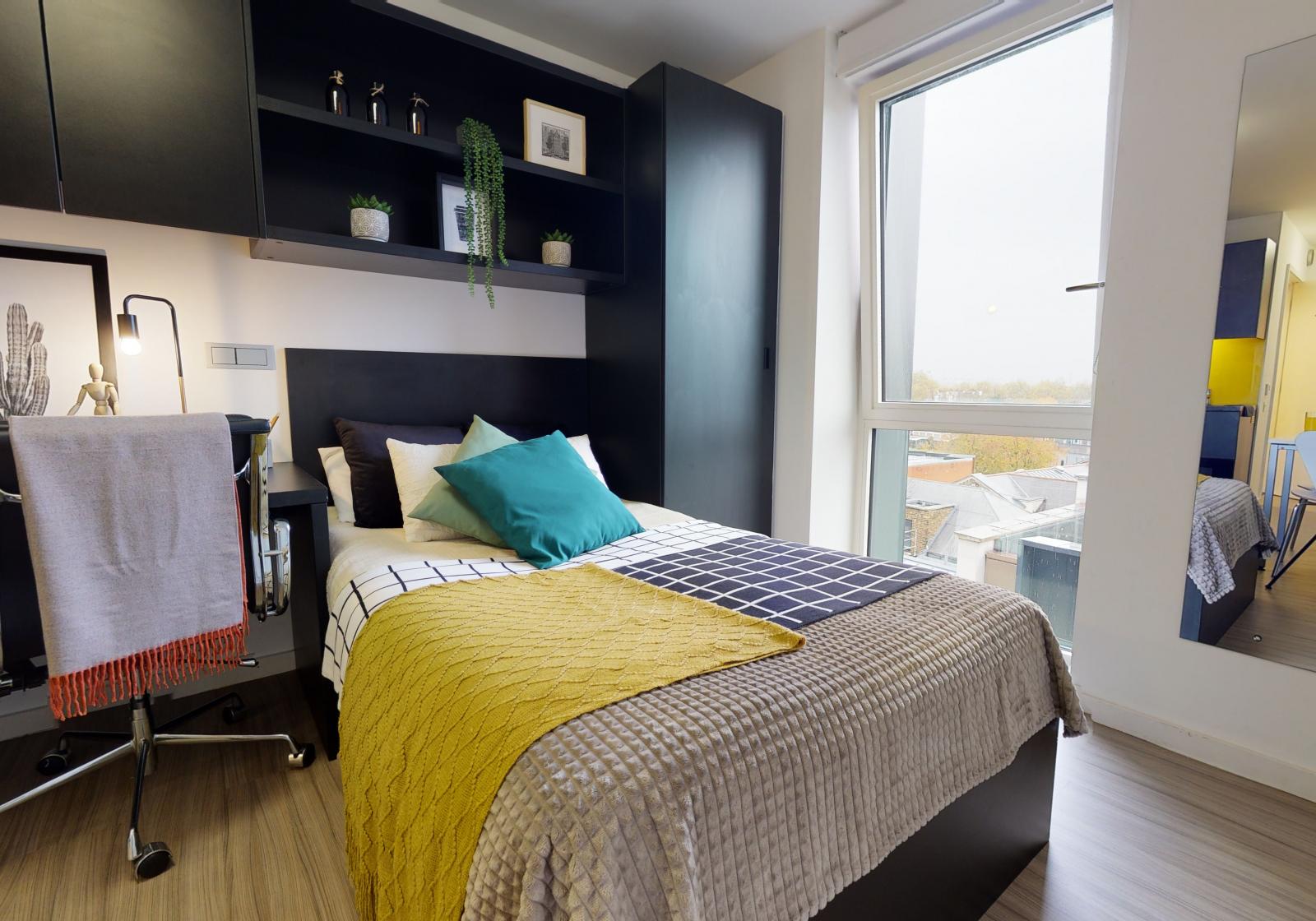  Gold Studio Plus  -  iQ Hammersmith  - Gallery -  3