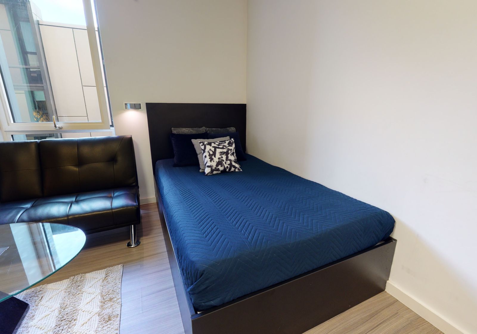  Gold Studio Plus Large  -  iQ Hammersmith  - Gallery -  4