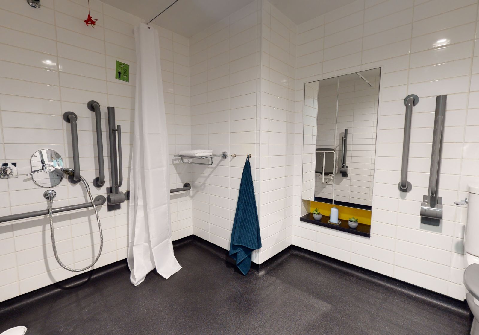  Gold Studio Plus Large  -  iQ Hammersmith  - Gallery -  2