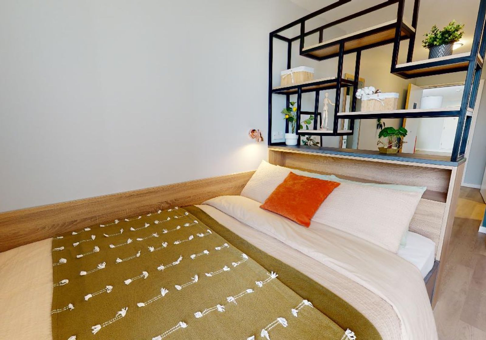 Silver Studio Plus Large  -  iQ Hammersmith  - Gallery -  4