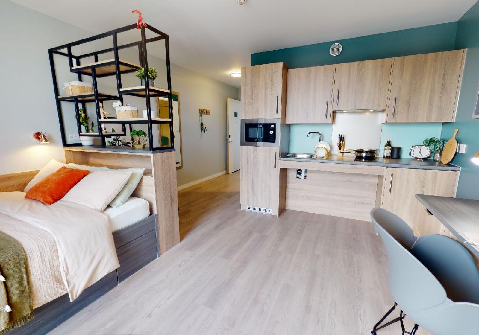  Silver Studio Plus Large  -  iQ Hammersmith  - Gallery -  1