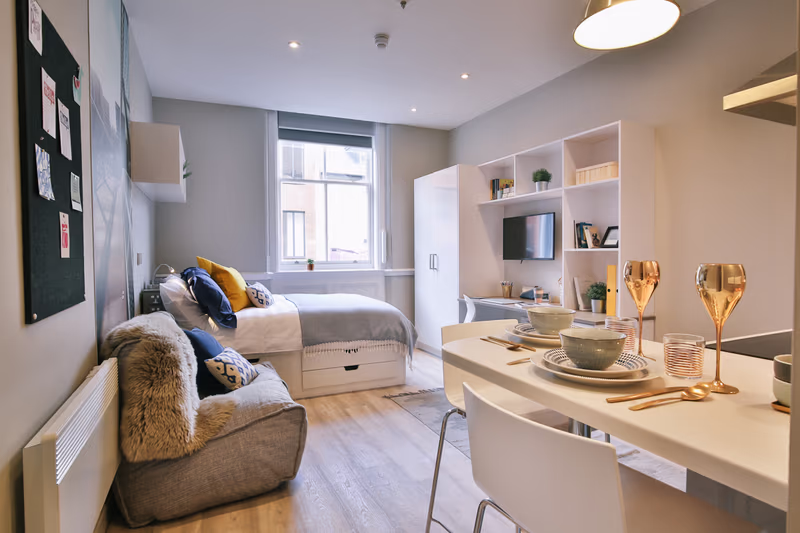  Classic Bigger Studio  -  Provincial House  - Gallery -  1