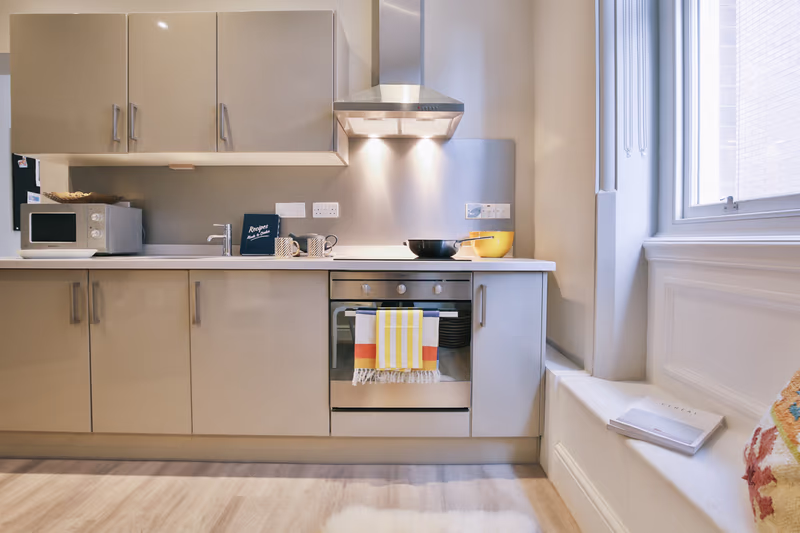  Classic 1-Bed Apartment  -  Provincial House  - Gallery -  5