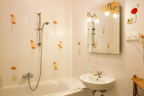 Spacious 2-bedroom and living room apartment near Blaha Lujza tér metro station - Gallery - 9