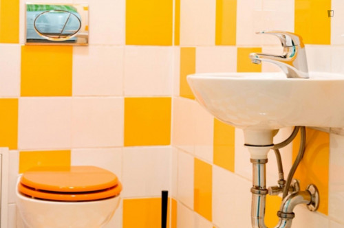 Spacious 2-bedroom and living room apartment near Blaha Lujza tér metro station