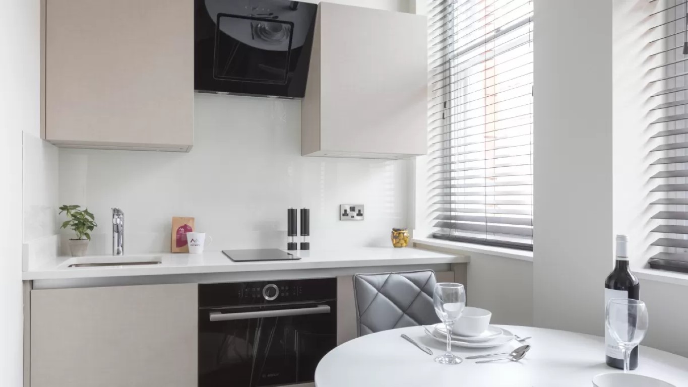 Compact Studio Apartment - King Street - Gallery - 4
