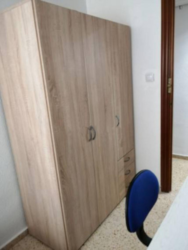 Bright single bedroom in Els Àngels