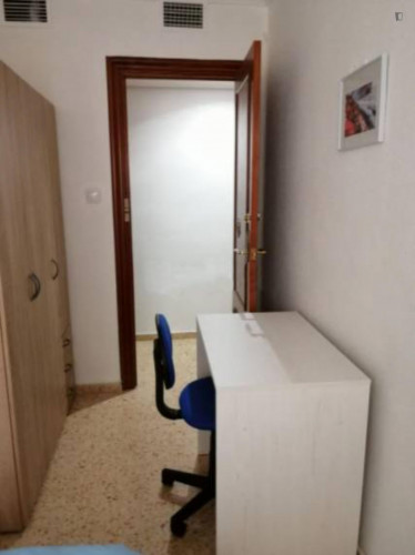 Bright single bedroom in Els Àngels