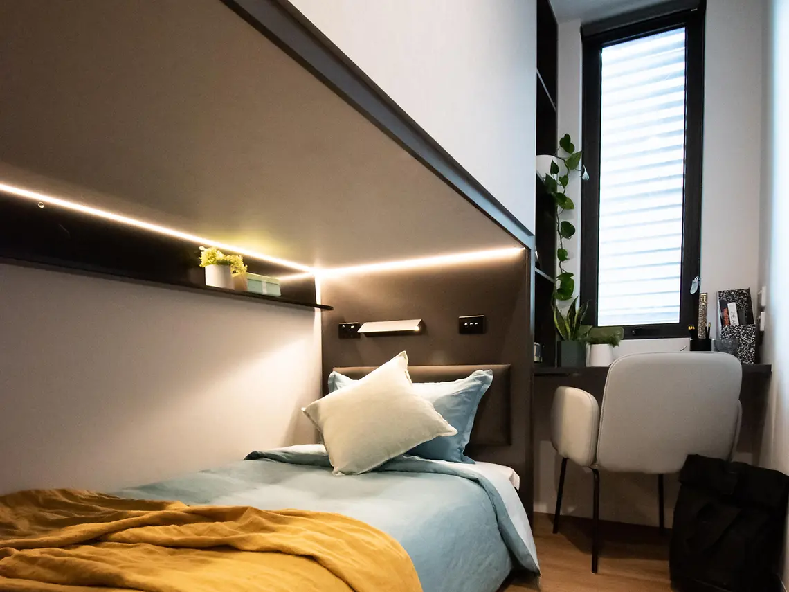  6 Bed Apartment With Terrace (Bunk Cabin)  -  University Square  - Gallery -  1