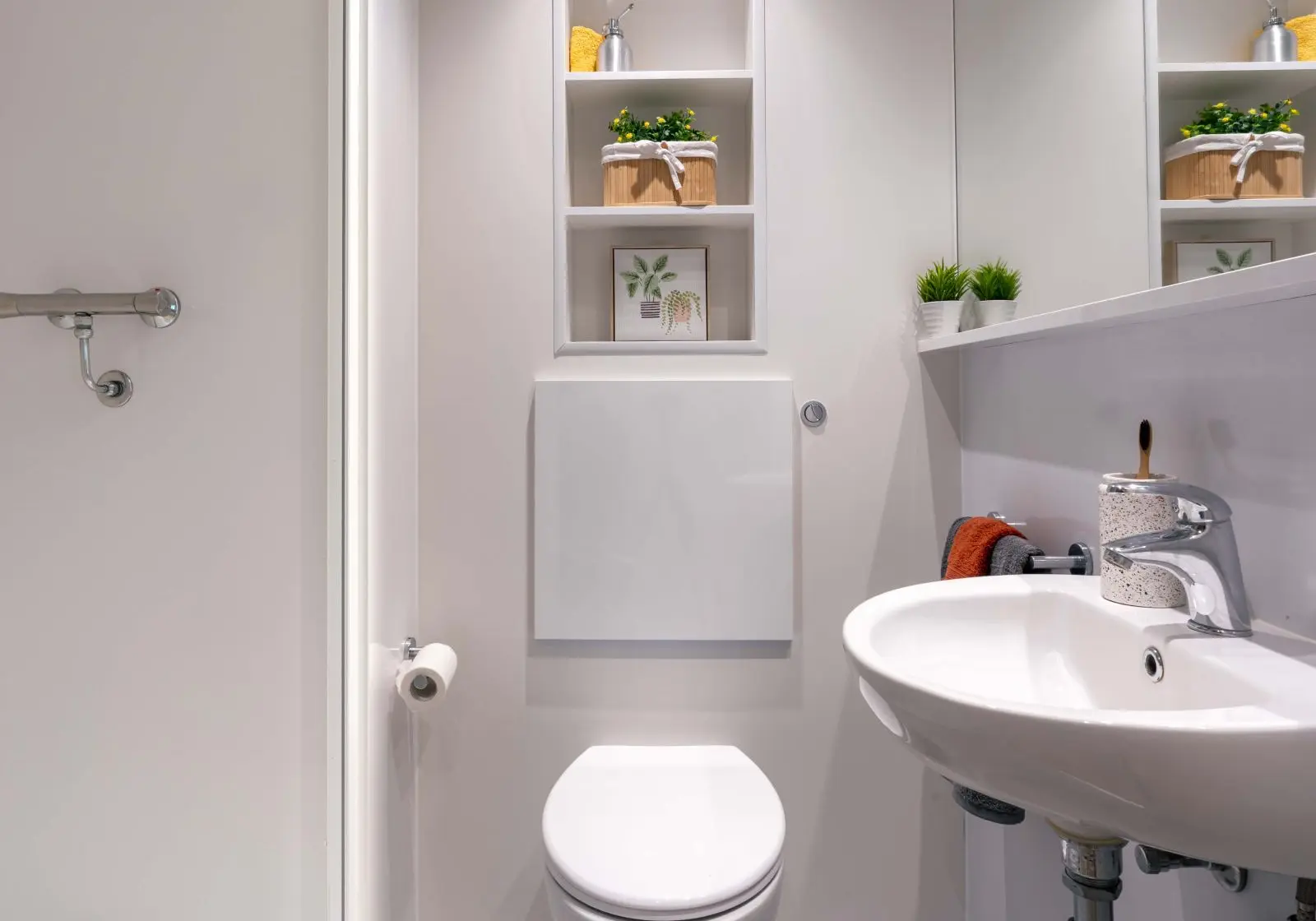  Gold En-Suite  -  iQ Haywood House  - Gallery -  3