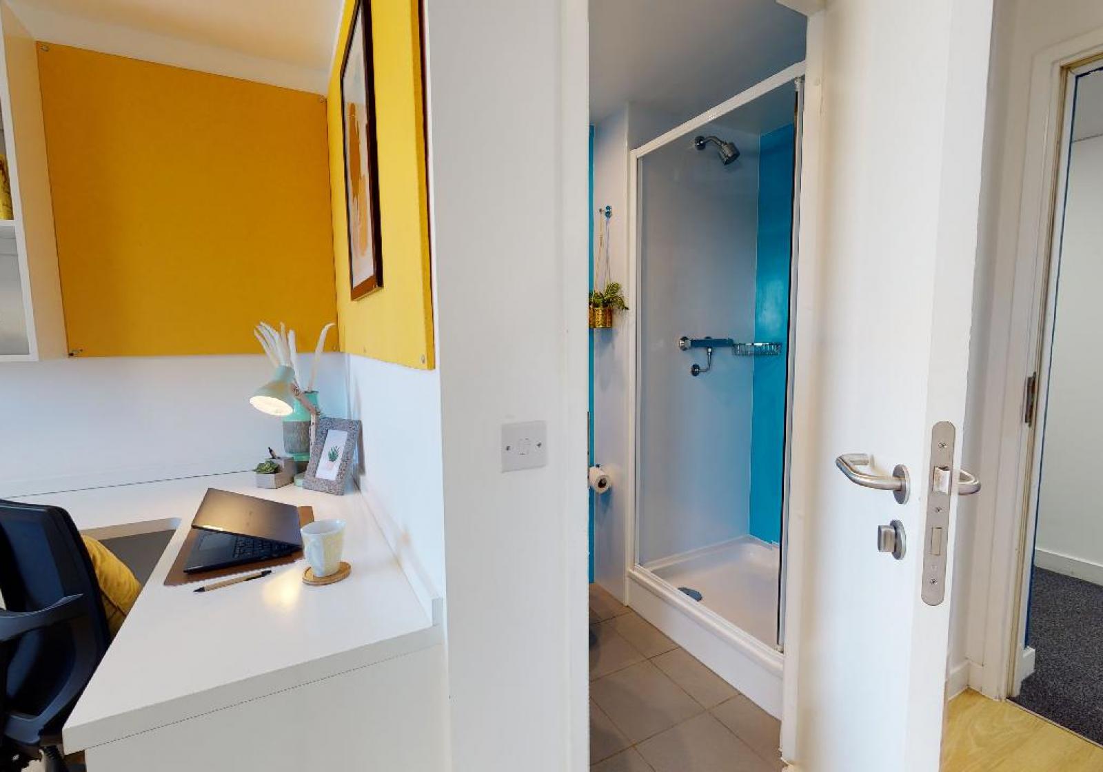  Silver En-Suite Plus  -  iQ Haywood House  - Gallery -  3