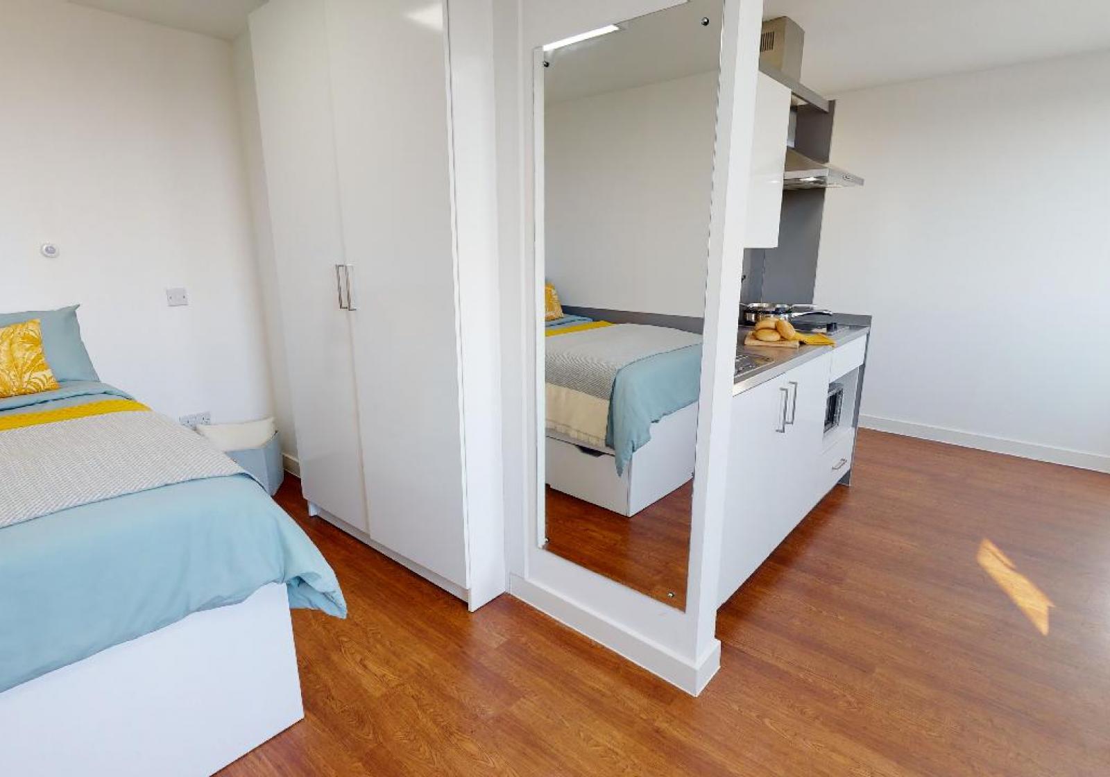  Gold Studio  -  iQ Haywood House  - Gallery -  1