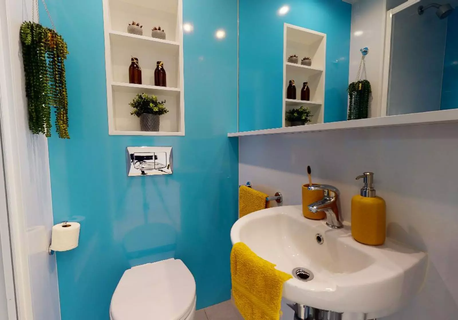  Silver En-Suite Premium  -  iQ Haywood House  - Gallery -  4
