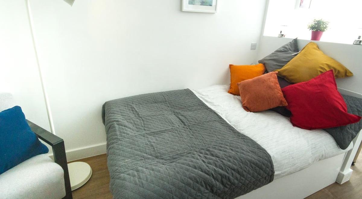  Classic 2 Bed Flat  -  Orbital  - Gallery -  6