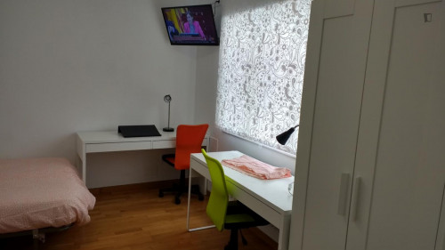 Double bedroom in 5-bedroom apartment