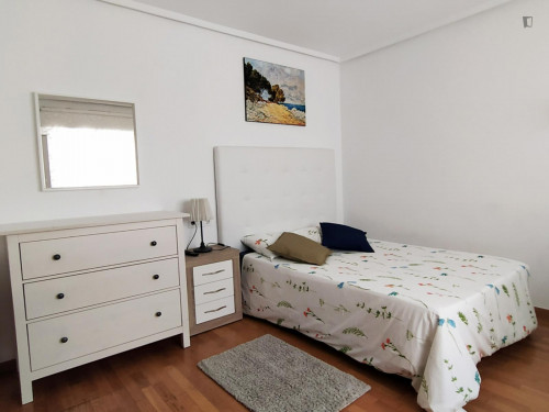 Double bedroom in 4-bedroom apartment