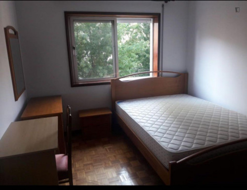 Comfy double bedroom close to Centro Comercial Minho Center