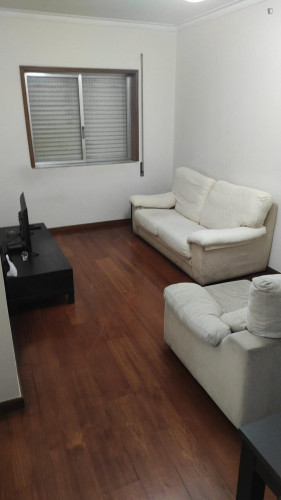 Comfy double bedroom close to Centro Comercial Minho Center