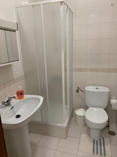 Lovely double bedroom in Covilhã
