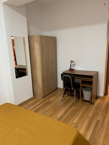 Cozy double bedroom in Covilhã