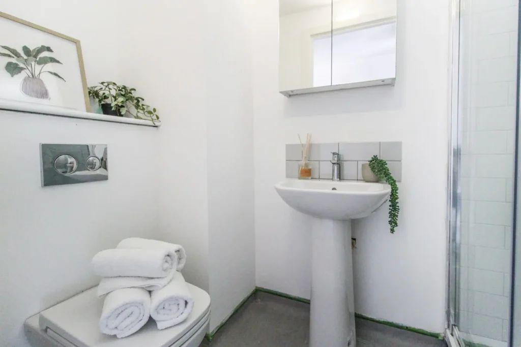 Large Studio (Top Floor) - 18