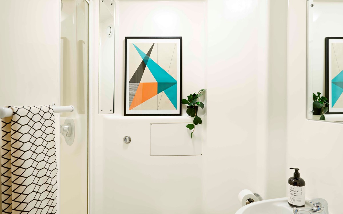 Classic En-Suite - Discovery Heights - Gallery - 2
