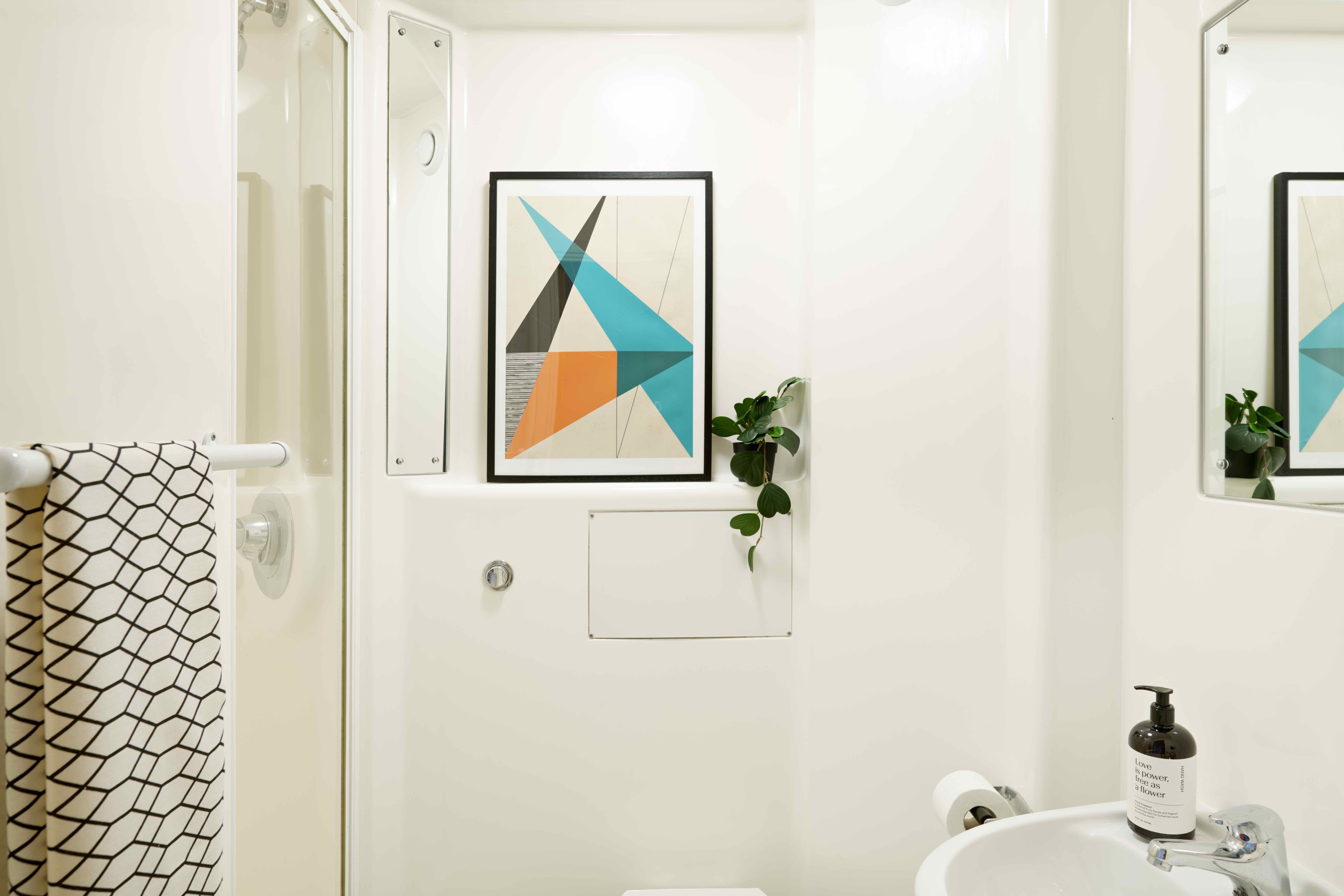 Standard En-Suite (Limited) - Discovery Heights - Gallery - 3
