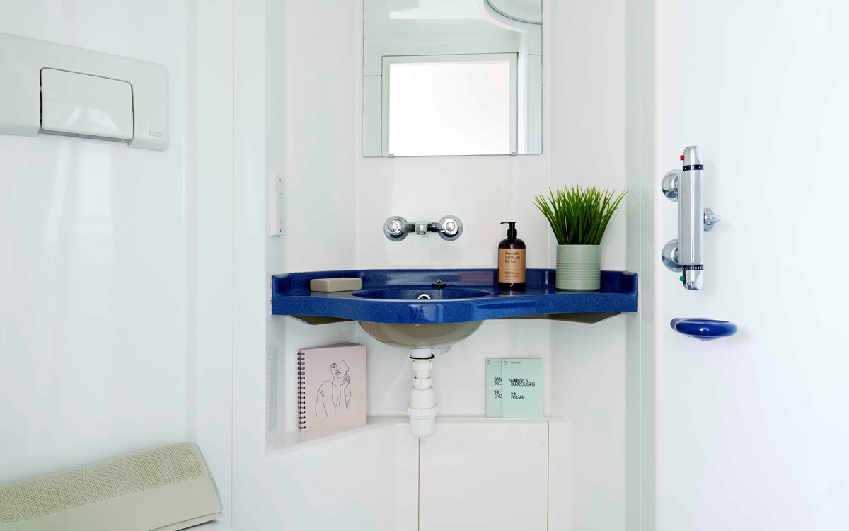  Classic En-Suite  -  Central Point  - Gallery -  3