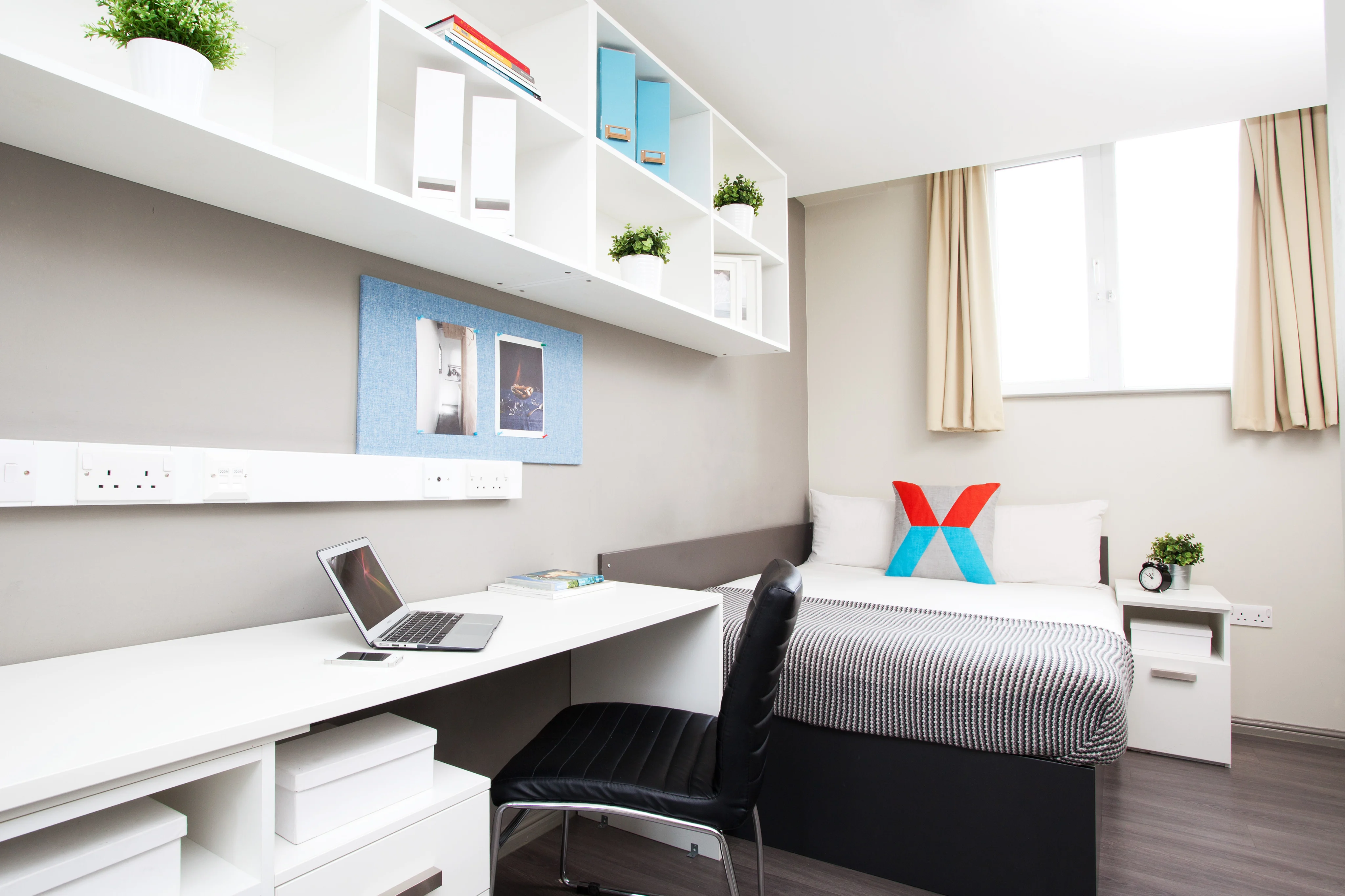  Silver Studio  -  Central Point  - Gallery -  1