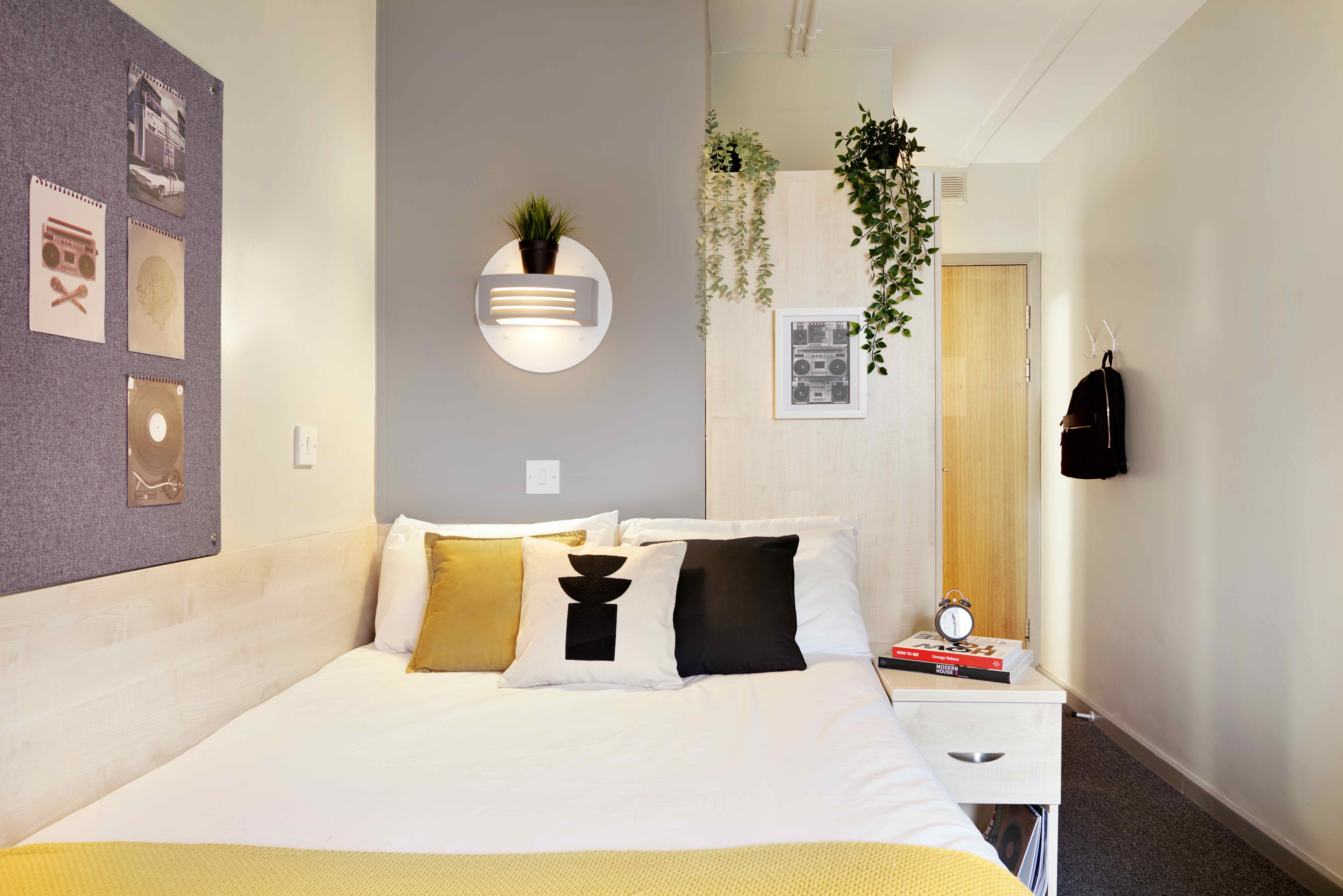  Basic En-Suite  -  St. Thomas Court  - Gallery -  1