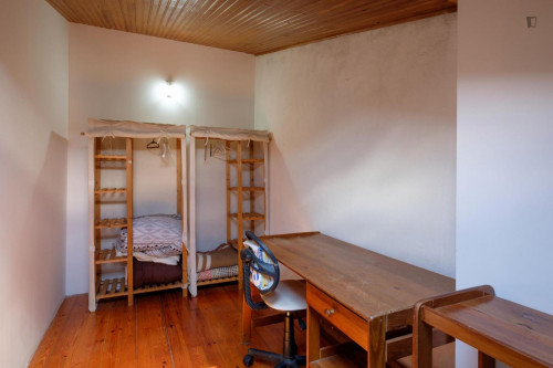 Comfortable and cozy bedroom in a student apartment, in Coimbra