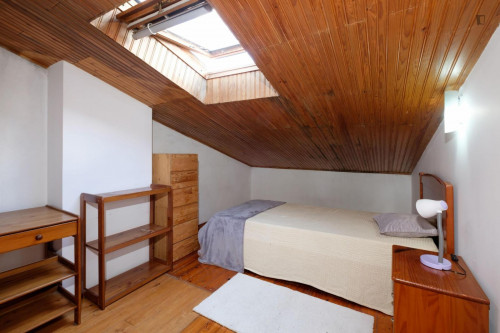 Comfortable and cozy bedroom in a student apartment, in Coimbra
