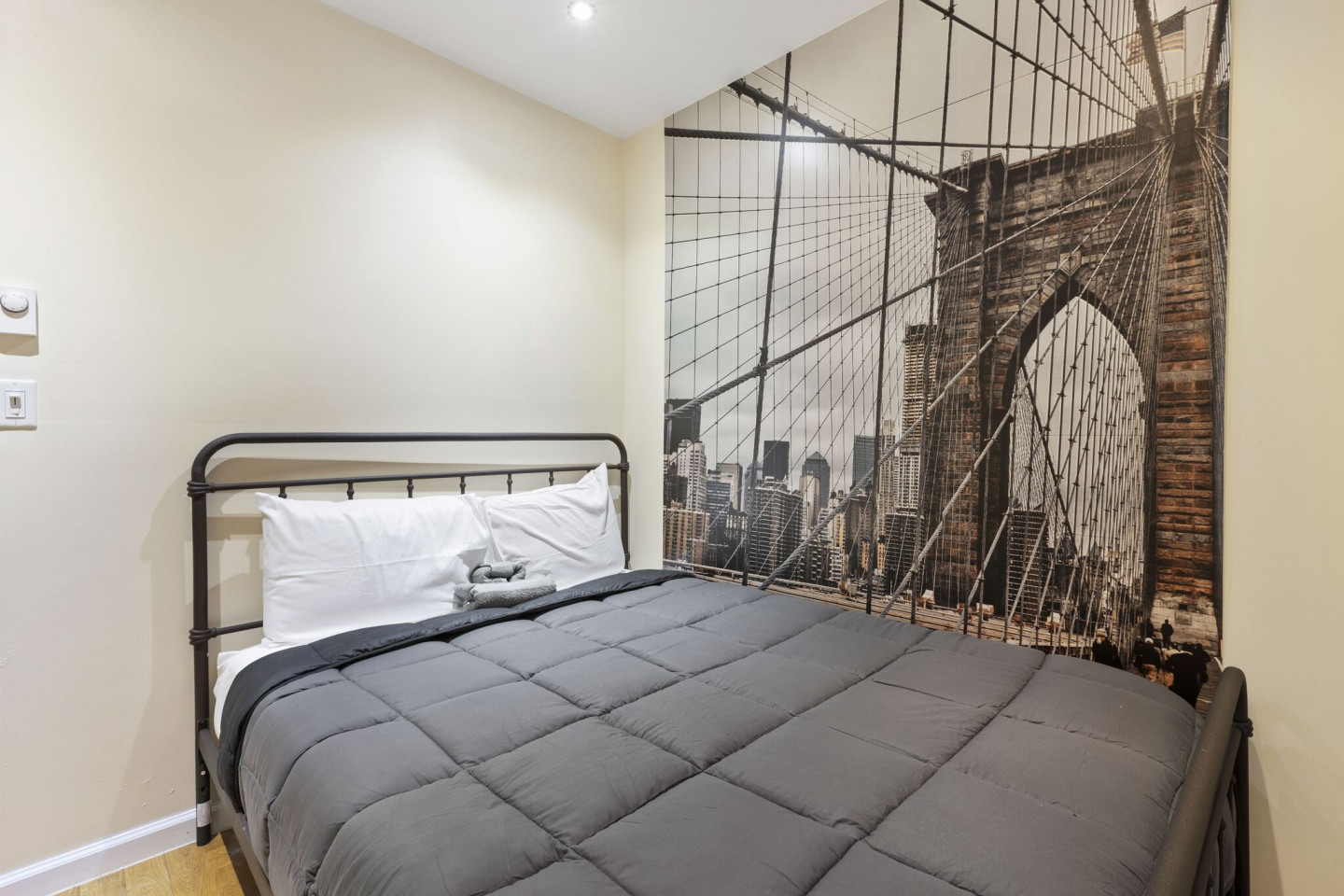  Private Room A  -  Vibrant Elegant Apt.  - Gallery -  13