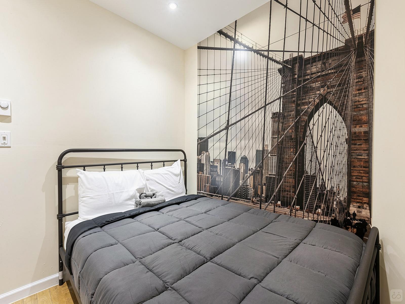  Private Room A  -  Vibrant Elegant Apt.  - Gallery -  1