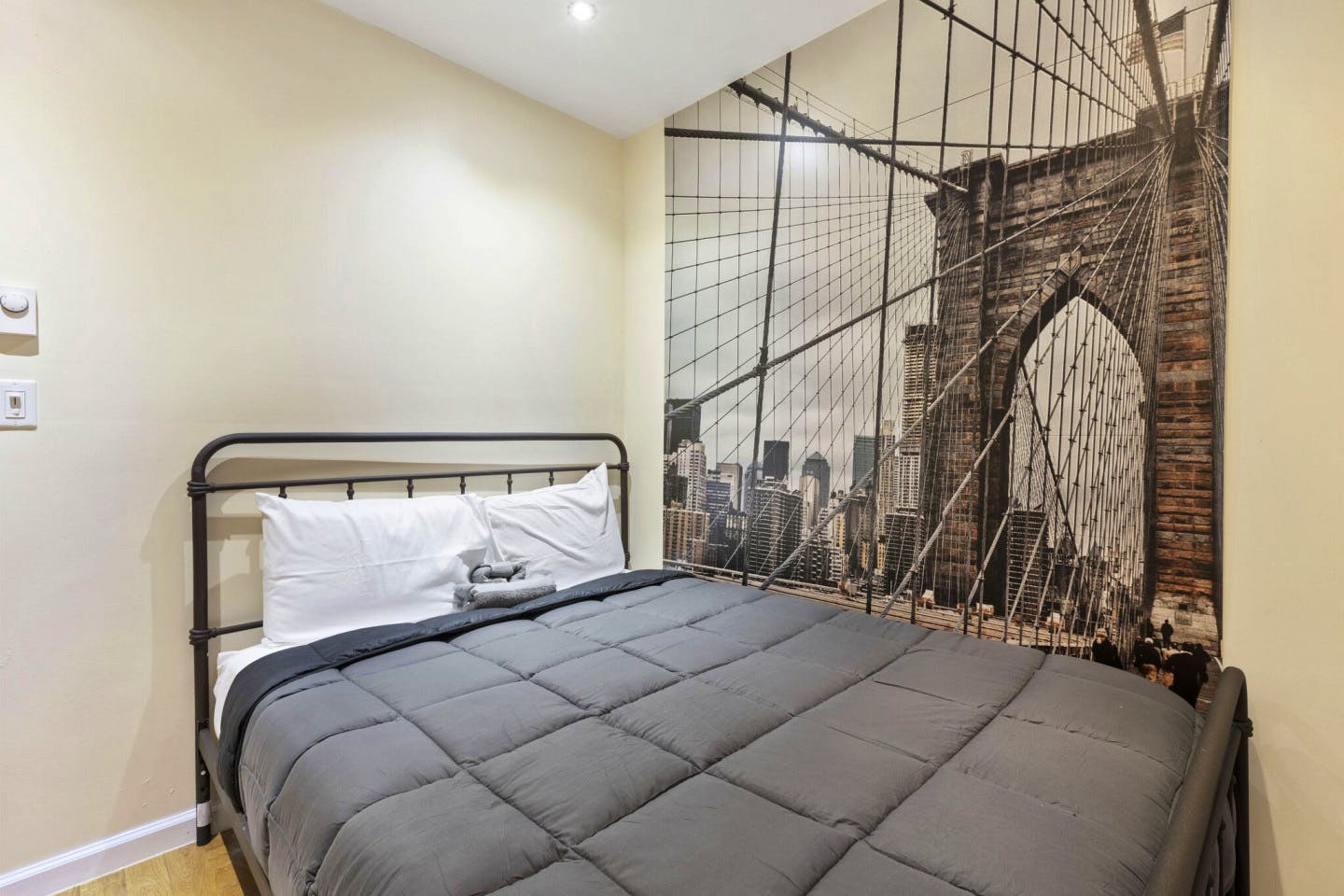  Private Room A  -  Vibrant Elegant Apt.  - Gallery -  19