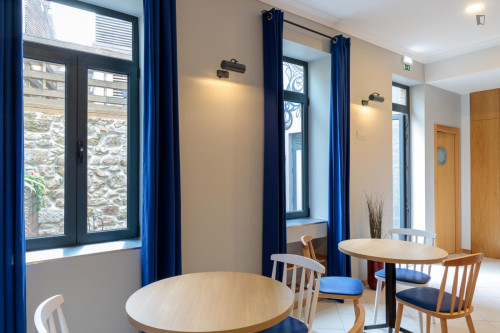 Multiple beds bedroom in 8-bedroom house  - Gallery -  5