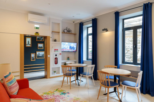 Multiple beds bedroom in 8-bedroom house