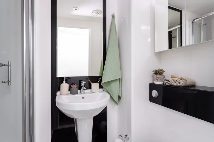 Small Standard Double En-Suite - Hayloft Point - Gallery - 3