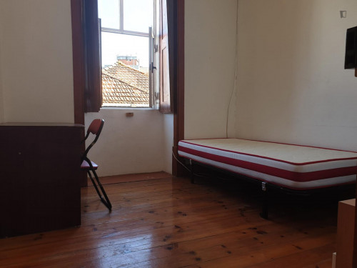 Single bedroom in 5-bedroom apartment
