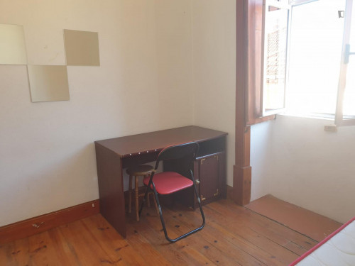 Single bedroom in 5-bedroom apartment
