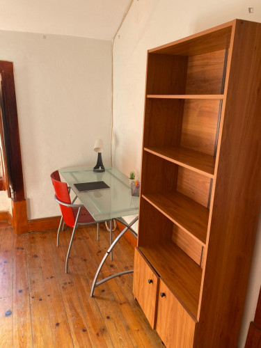 Single bedroom in 5-bedroom apartment
