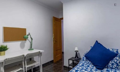 Delightful single bedroom in Els Orriols