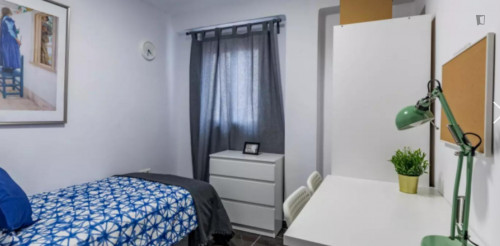 Delightful single bedroom in Els Orriols