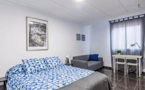 Wonderful double bedroom in Els Orriols