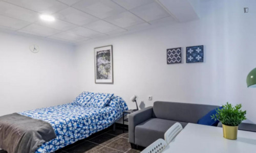 Wonderful double bedroom in Els Orriols