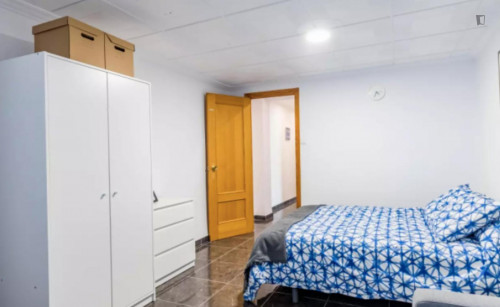 Wonderful double bedroom in Els Orriols