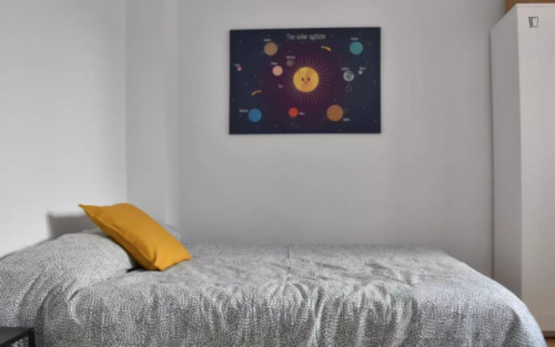 Comfy double bedroom in L'Amistat