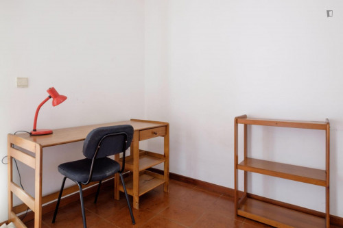 Spacious and cozy bedroom, with private balcony in a student apartment, Coimbra  - Gallery -  5