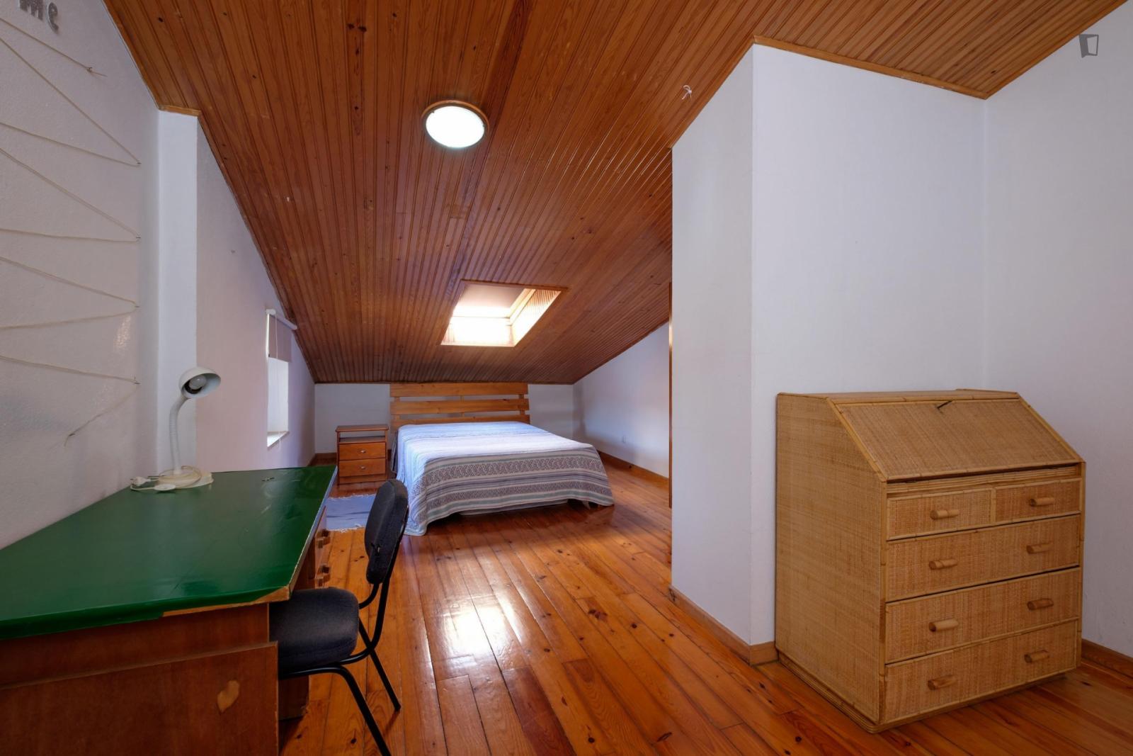 Giant And Confortable Double Bedroom In A Student Apartment, In Coimbra - Giant and confortable double bedroom in a student apartment, in Coimbra - Gallery - 1