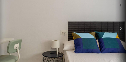 Neat double bedroom near Facultat d'Infermeria i Podologia